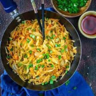 Chicken Hakka Noodles In Hot Garlic sauce